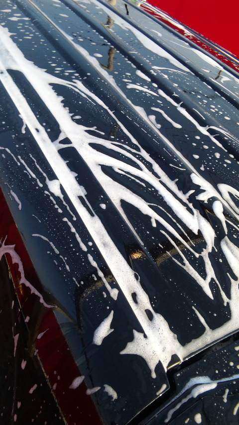よく泡立ててから使用し、洗車するも泡の色は白いまま・・・
